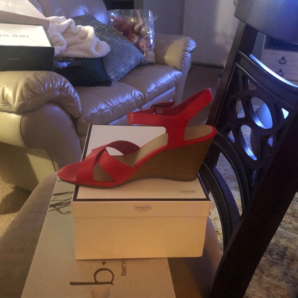 Shoe - Picture 3 of 5